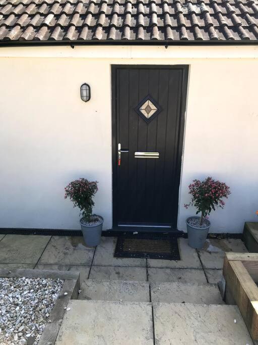 Lovely Two Bedroom Bungalow With Hot Tub Yeovil Exterior foto
