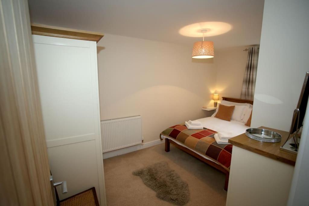 Lovely Two Bedroom Bungalow With Hot Tub Yeovil Exterior foto